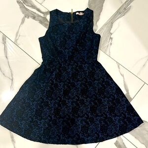 Forever 21 women’s Black and blue dress 👗